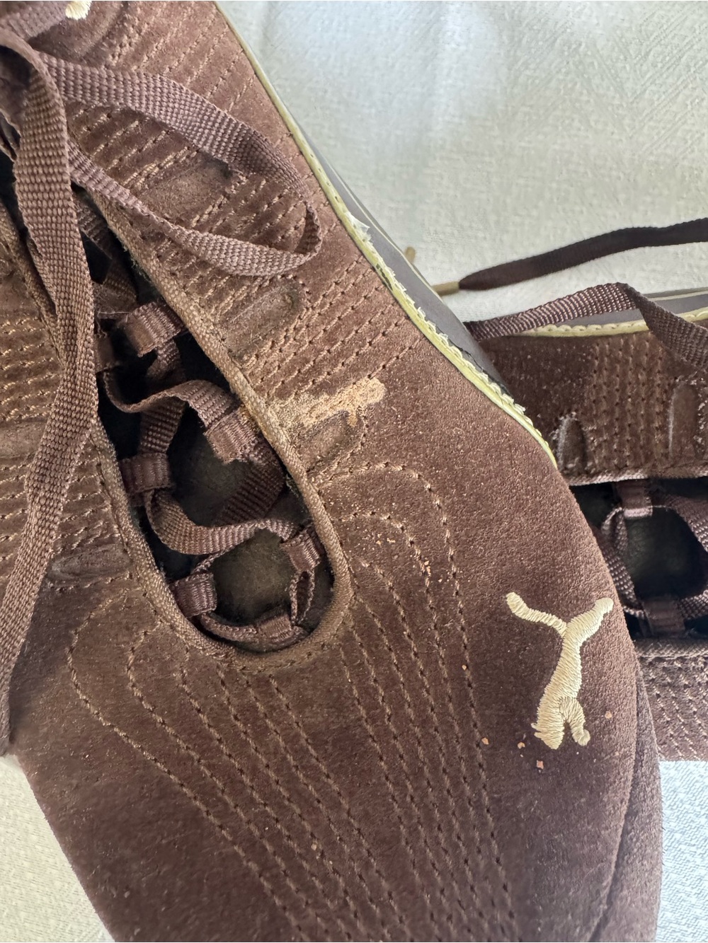 Puma Women’s Dark Brown Low-Top Sneakers with Gold Accents 6.5 US - Picture 6 of 6